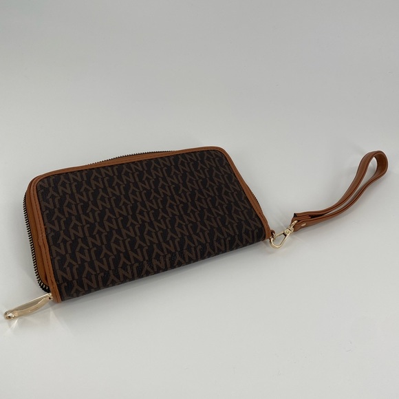 Jones New York Signature Wallet - Picture 7 of 8